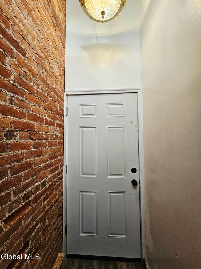 Photo - 305 Main St Unidad 2