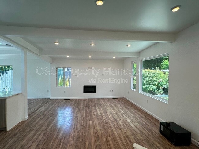 Photo - 1784 Rex St