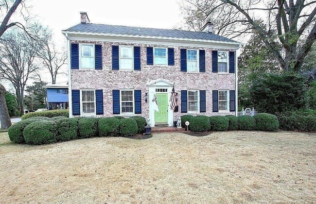 Building Photo - 1709 Fort Bragg Rd
