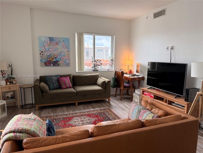 Photo - 10 Aragon Ave Unidad 1104