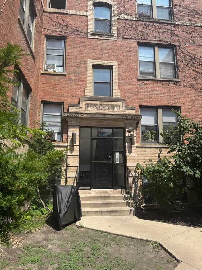 Photo - 7013 N Paulina St