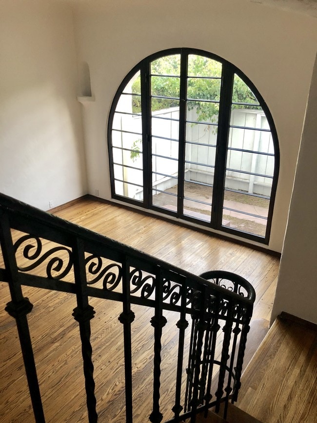 Photo - 1515 N Hayworth Ave Unit 1515.5