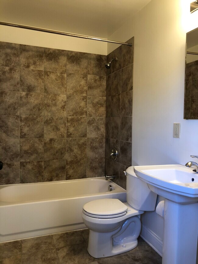 Photo - 2213 S Robinson Ave Unit LOWER