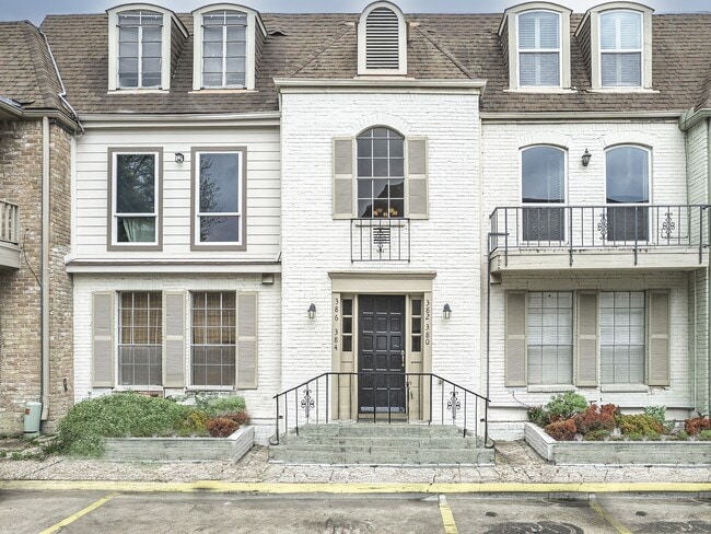 Building Photo - 384 N Post Oak Ln Unit 384