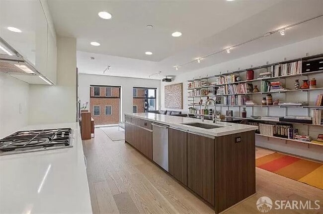 Photo - 1080 Sutter St