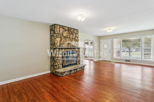 Photo - 3412 W 9th St N