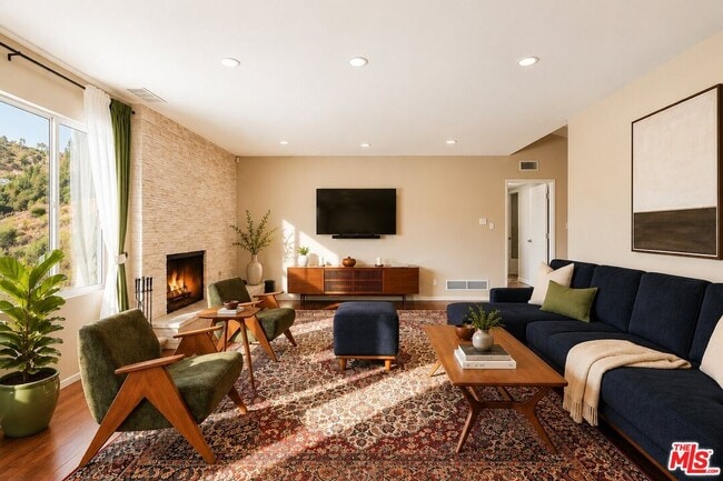 Building Photo - 2657 Zorada Dr