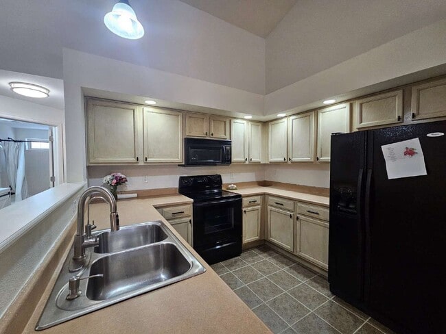 Photo - 18721 E Water Dr Unidad D