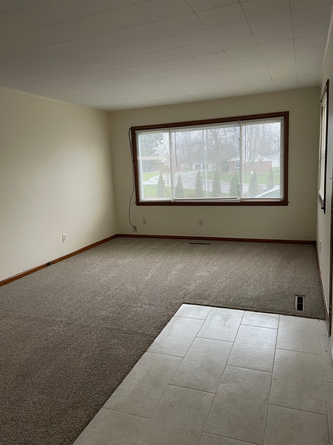 Building Photo - 156 S Chester St Unit 156 S. Chester St.