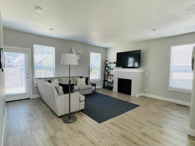 Photo - 5675 Boundary Dr S