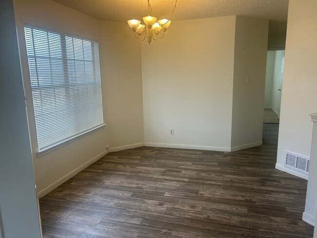 Photo - 1611 Mona Dr