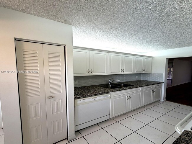 Photo - 1400 SW 124th Terrace Unidad 402Q