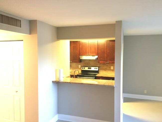Building Photo - 808 Meadows Cir Unit 808