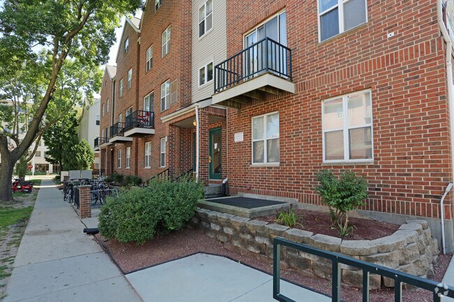 Photo - Four Seasons