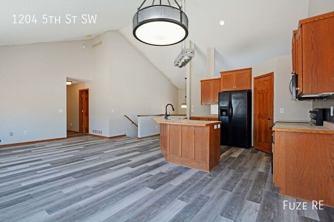 Photo - 1204 5th St SW