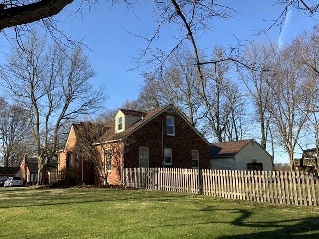 Photo - 1194 Woodland Rd