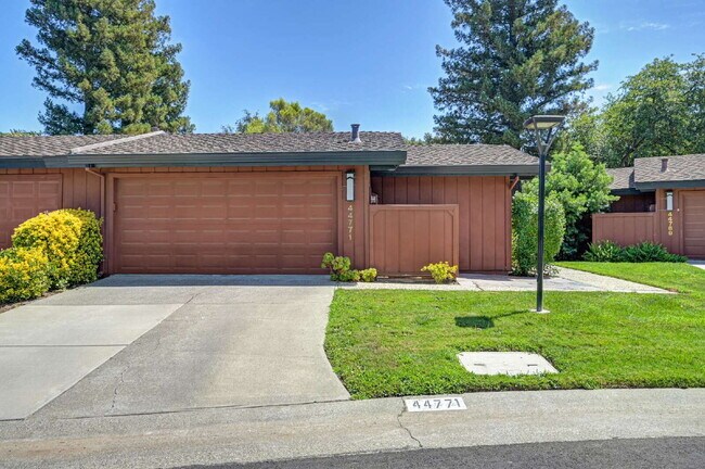 Fabulous condominium home on 6th Fairway of El Macero Country Club.