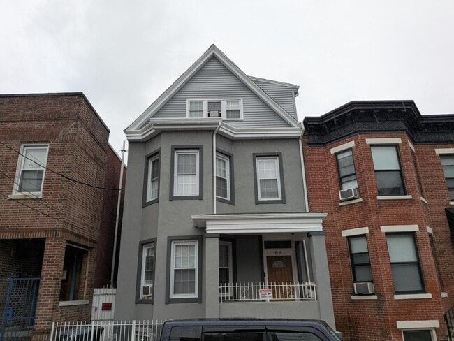 Building Photo - 6114 Monroe Pl Unit 2