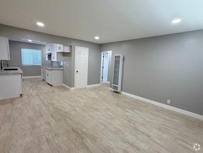 Building Photo - 10054 State St Rental