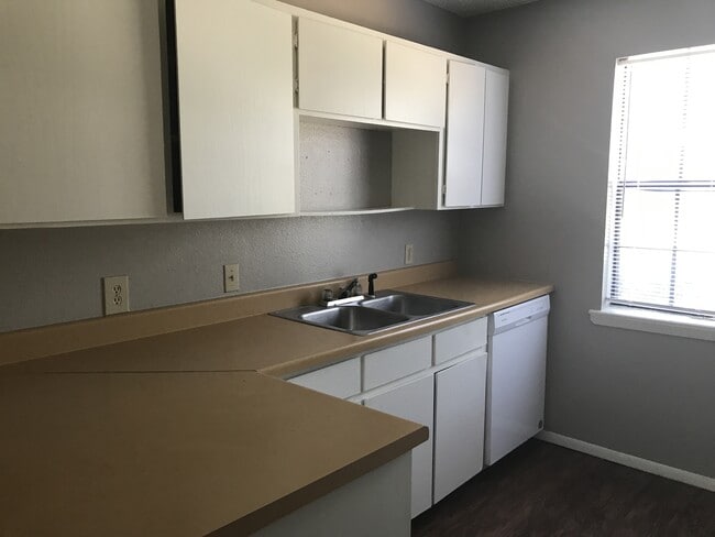 Photo - 3/2 with fenced yard