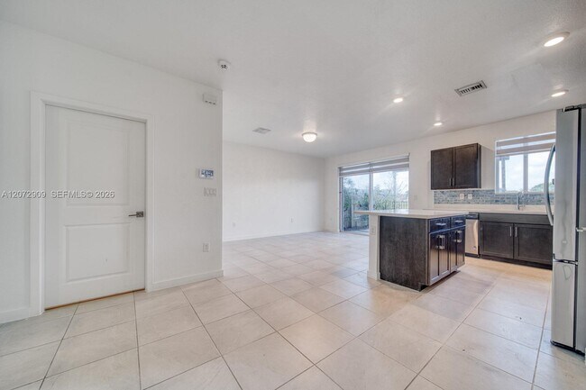 1090 SE 23rd Ave