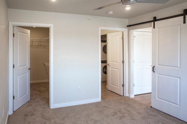 Whispering Oak Apartments
