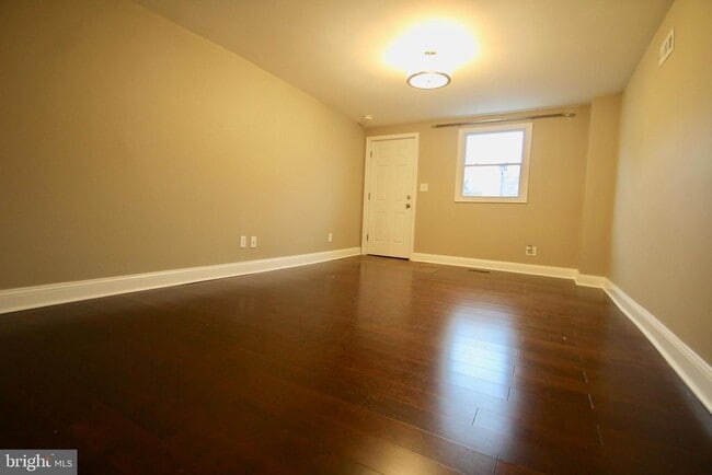 Photo - 3516 Mercer St