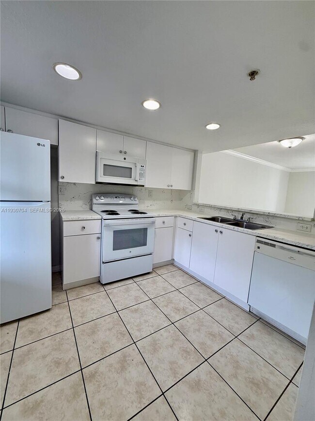 Photo - 8851 NW 112th Ave Unidad 211