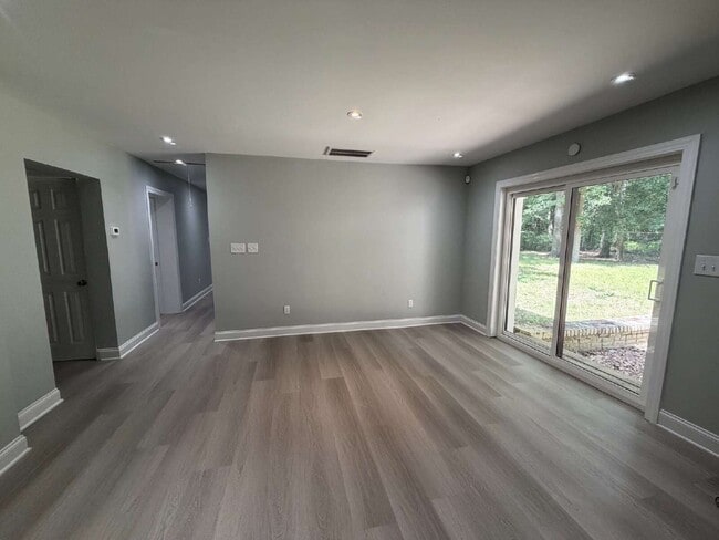 Photo - 721 Hooker Rd