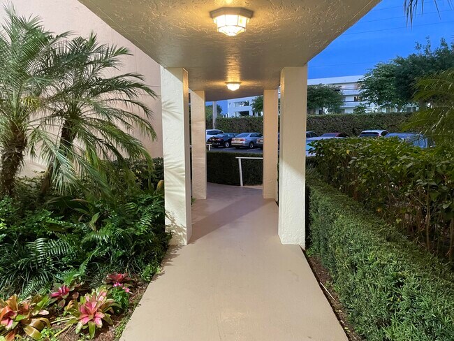 Photo - 3146 Via Poinciana Unidad 315