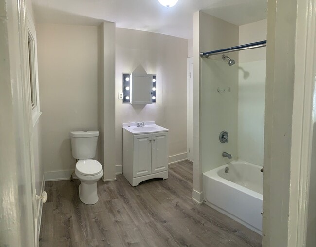 Photo - 131 Caledonia St Unit 2 (Upstairs )