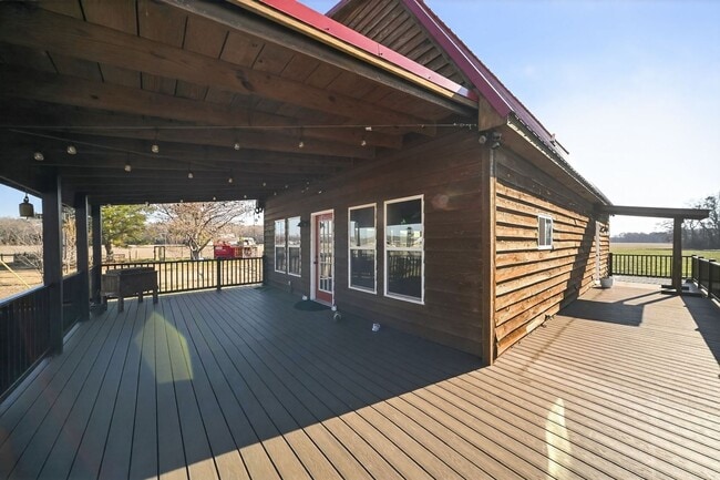 Photo - 1885 Bennett Rd