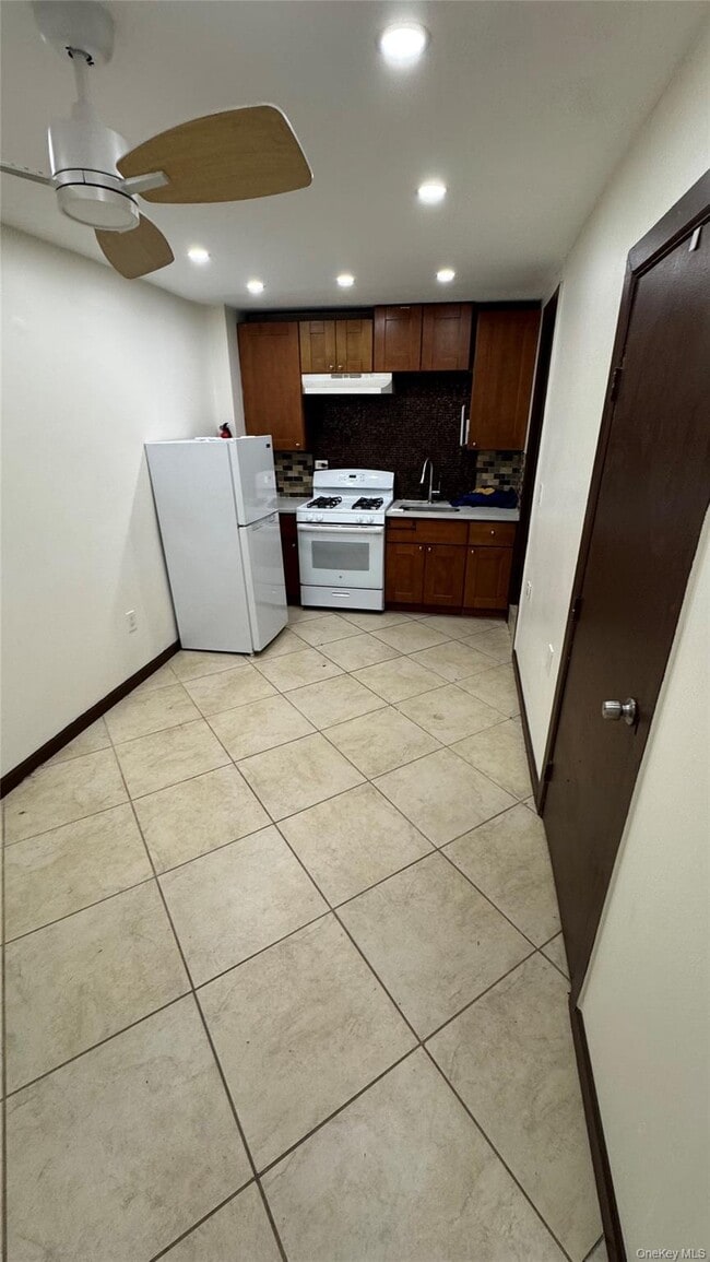 Building Photo - 686 E 98th St Unit #1