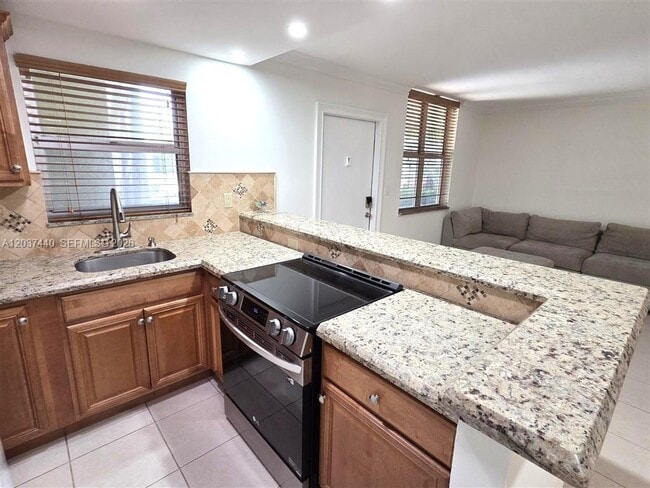 Photo - 2400 NE 10th St Unidad 104