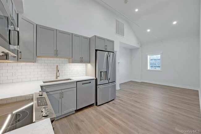Building Photo - 1133 Pleasantville Rd Unit 3B