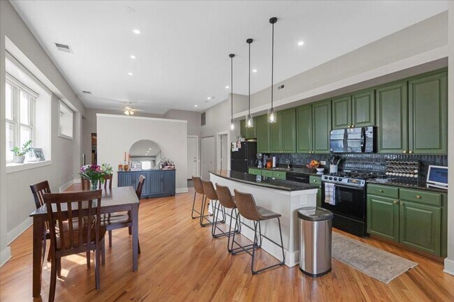 Photo - 2 bedroom in Chicago IL 60614 Unit 2D