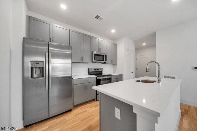 Photo - 1037 Amboy Ave