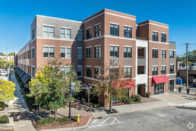 Building Photo - HIGHPOINT Clarendon Hills Rental