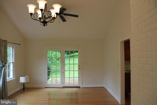 1103 Delf Dr