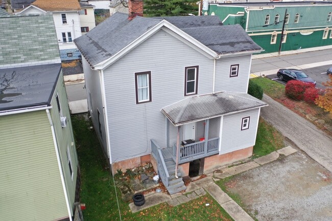 Building Photo - 33 Westminster Ave Unit Upper