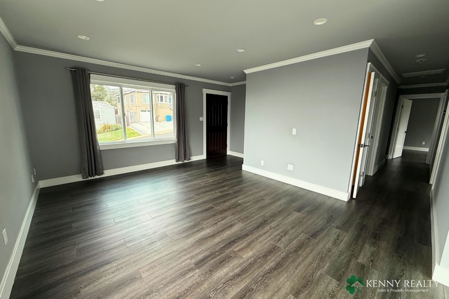Photo - 424 Manor Dr