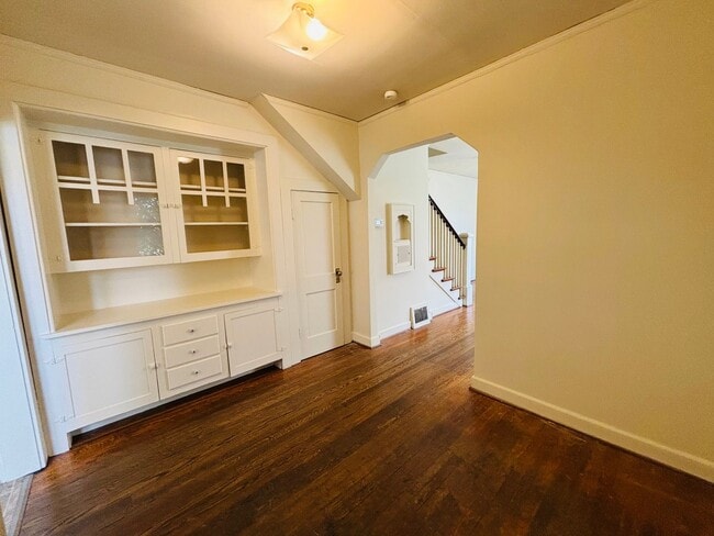 Photo - 511 Progress St NE
