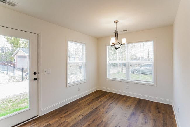 Photo - 658 19th Ave W