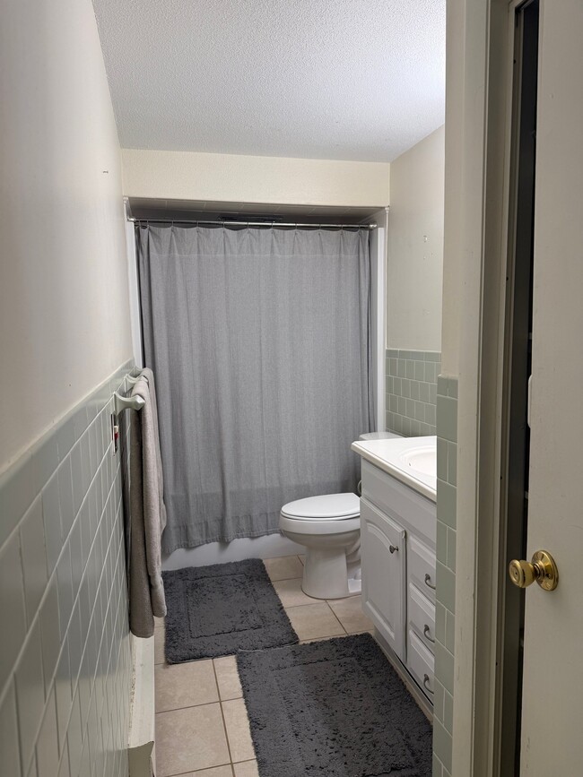 Photo - 2 Pinewood Dr Unit A