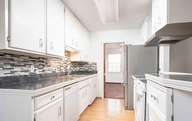 Photo - 2955 Huntington Dr