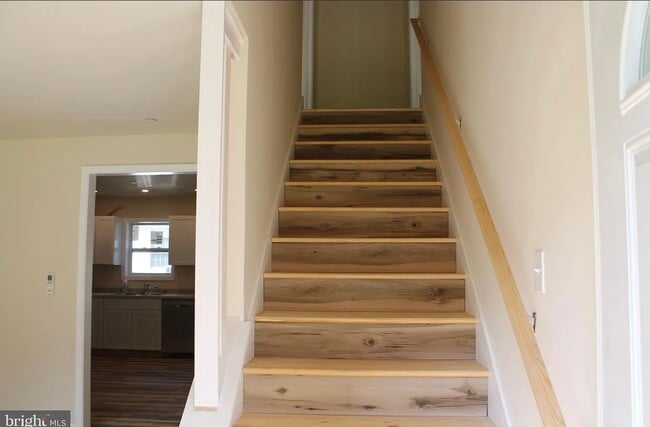 Photo - 520 Clyde Ave