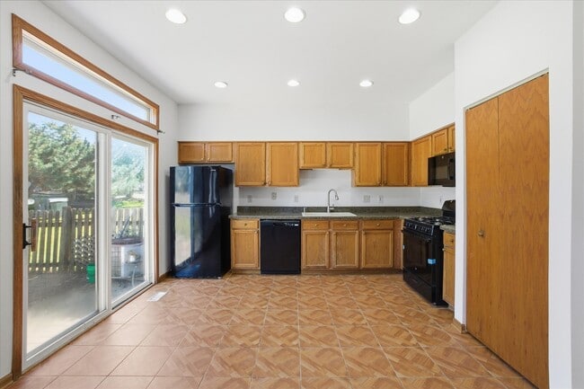 Photo - 22206 W Niagara Trail