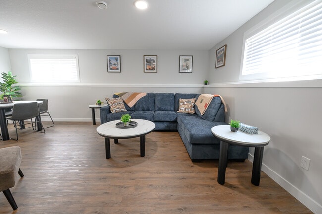Photo - 13402-13104A 104A St