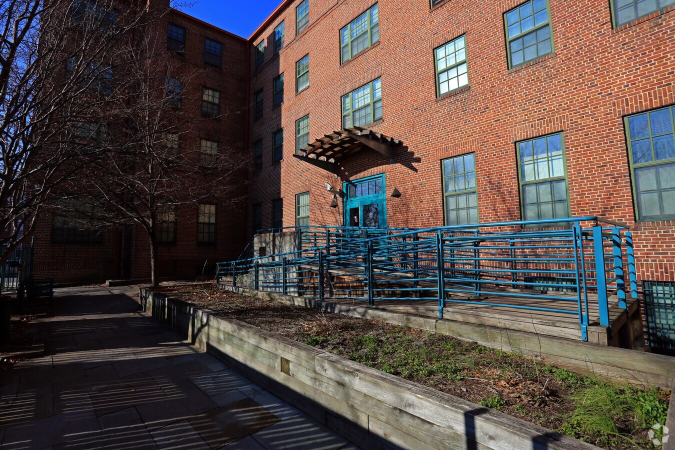 Photo - Oliver Plaza