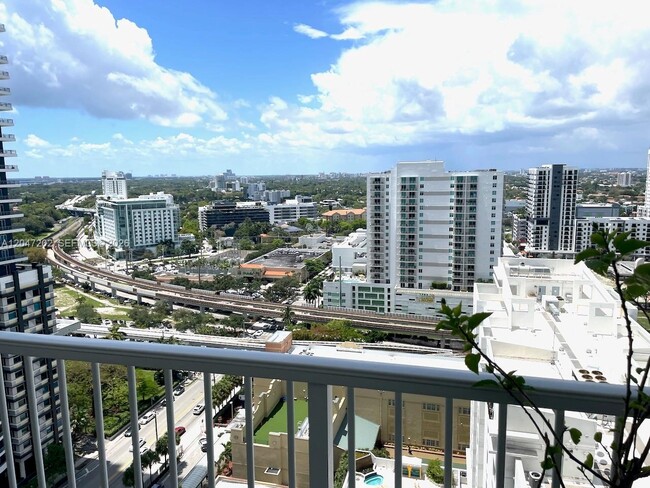 Building Photo - 1250 S Miami Ave Unit 2111